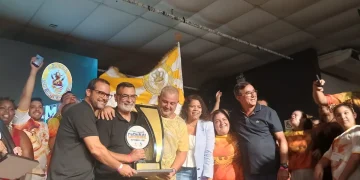 Império de Charitas conquista o título do Carnaval de Niterói após apuração marcada por disputa equilibrada entre as escolas.