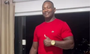 Agente de segurança desaparece após afirmar ter sido baleado em Niterói. Polícia investiga o caso e realiza buscas.