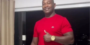 Agente de segurança desaparece após afirmar ter sido baleado em Niterói. Polícia investiga o caso e realiza buscas.