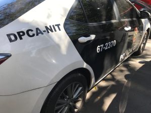 Polícia realiza operação em Niterói contra exploração sexual infantil em aplicativo de mensagens e apreende dispositivos eletrônicos.