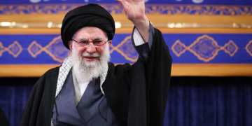 Primeiro-ministro de Israel afirma ter evidências de morte de Khamenei após ataques às instalações iranianas