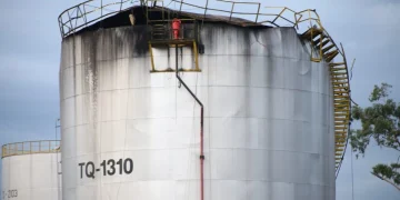 Corpos de funcionários são encontrados após explosão de tanque em Volta Redonda. Caso está sob investigação.