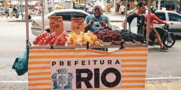 Prefeitura do Rio amplia programa de ordenamento e regularização de ambulantes em Madureira
