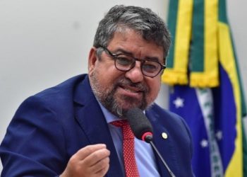 Quaquá anuncia parque e teatro municipal em área de antigo lixão, com foco em recuperação ambiental e cultura em Maricá.