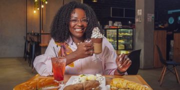 Justo Café promove campanha de março voltada à valorização feminina com descontos e programação especial