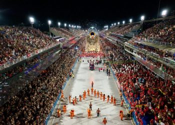Ingressos para o Carnaval 2027 na Sapucaí se esgotam em 22 minutos após início das vendas