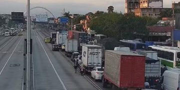 Tiroteio na Avenida Brasil provoca fechamento temporário no trânsito na manhã de terça-feira