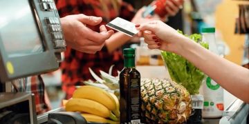 Governador do RJ sanciona lei que garante auxílio-alimentação durante afastamentos dos servidores