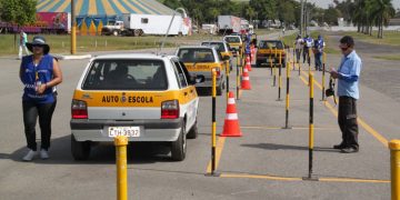 Detran-RJ aprimora prova prática com tecnologia, mas aplicação ainda depende de ajustes