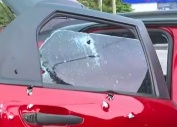 Homens são baleados durante ataque a carro na Zona Oeste do Rio