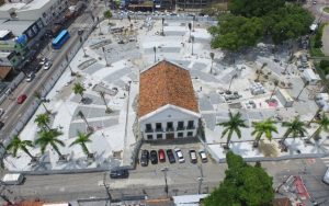 Projeto propõe fraldários obrigatórios em praças e parques de Maricá para garantir mais acessibilidade e conforto às famílias.