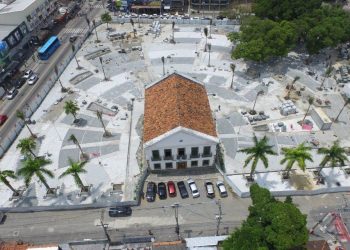 Projeto propõe fraldários obrigatórios em praças e parques de Maricá para garantir mais acessibilidade e conforto às famílias.