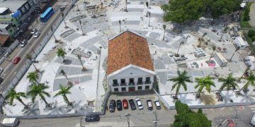 Projeto propõe fraldários obrigatórios em praças e parques de Maricá para garantir mais acessibilidade e conforto às famílias.