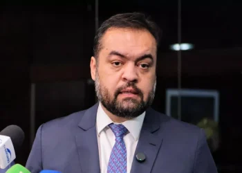 Governador do Rio de Janeiro renuncia ao cargo antes de julgamento que pode cassar mandato