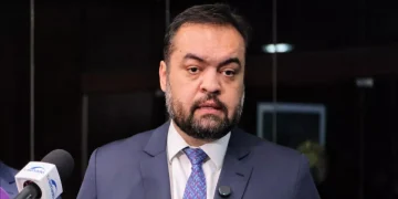 Governador do Rio de Janeiro renuncia ao cargo antes de julgamento que pode cassar mandato