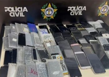 Mulher recupera celular roubado após marcar encontro com suspeito em shopping de Nova Iguaçu