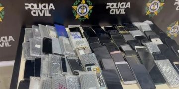 Mulher recupera celular roubado após marcar encontro com suspeito em shopping de Nova Iguaçu
