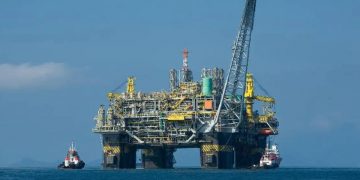 Petrobras descobre poço de óleo de alta qualidade no pré-sal da Bacia de Campos