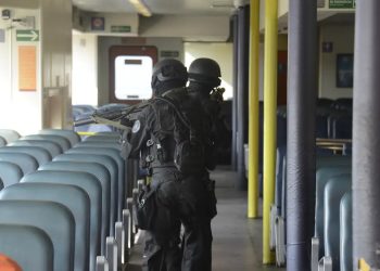 Fuga de suspeitos em motocicletas ocorre antes de operação policial na Gardênia Azul, RJ