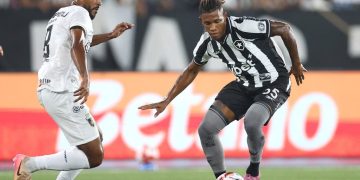 Eliminação do Botafogo na Pré-Libertadores alimenta rumores sobre futuro de Danilo no clube