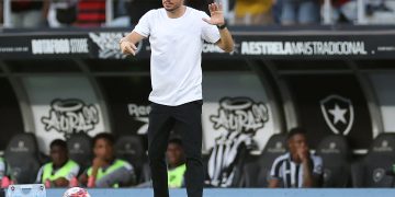 Botafogo dispensa técnico Martín Anselmi após 18 jogos no início do Brasileirão