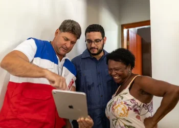 Maricá entrega 21 novas casas para famílias beneficiadas por programa habitacional e amplia ações de moradia no município.