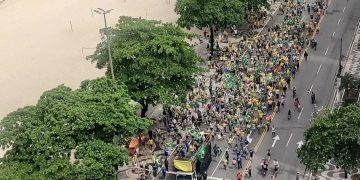 Militantes realizam ato contra Lula, STF e em defesa de Bolsonaro na orla de Icaraí