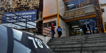 Homem é preso em flagrante por estupro de enteada em Niterói durante registro de ocorrência