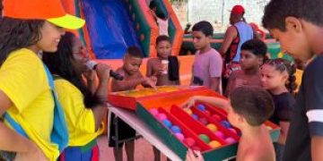 Caravana de Arte e Lazer leva diversão às crianças na Venda da Cruz neste domingo