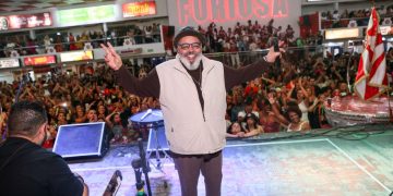 Jorge Aragão se apresenta no Dia de São Jorge na quadra da Acadêmicos do Salgueiro