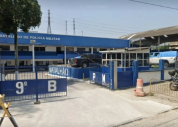 Policial militar é baleado ao reagir a assalto enquanto passeava com o cachorro no Rio