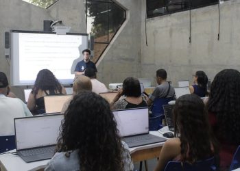 Rio de Janeiro lança programa de formação de professores em inteligência artificial nas escolas municipais