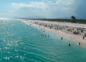 Araruama, maior lagoa hipersalina do mundo, é a capital do kitesurf no Rio de Janeiro