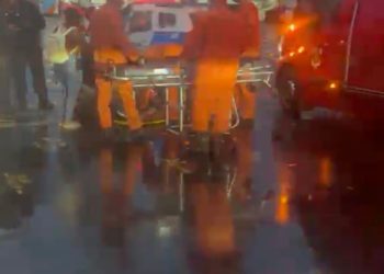 Acidente em Niterói deixa piloto ferido após perda de controle na chuva