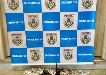 Operação policial apreende drogas, arma e prende suspeitos no Morro do Estado, Niterói