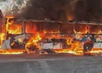 Confrontos no Rio deixam seis suspeitos e um morador mortos e provocam bloqueios e incêndios