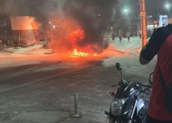 Moradora é morta em tiroteio no Complexo do Salgueiro e moradores protestam