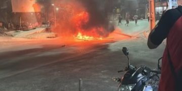 Moradora é morta em tiroteio no Complexo do Salgueiro e moradores protestam