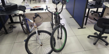 Polícia prende cinco adolescentes por roubos com faca em Maricá