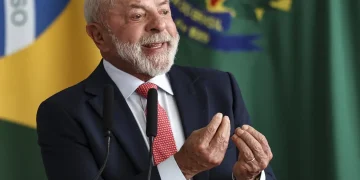 Lula assina medidas temporárias para reduzir preço do diesel até dezembro