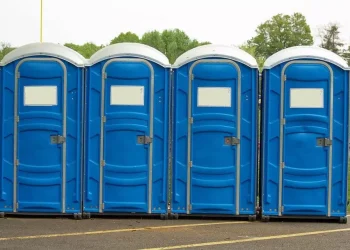 Alerj aprova lei que exige banheiros químicos acessíveis em eventos no Rio