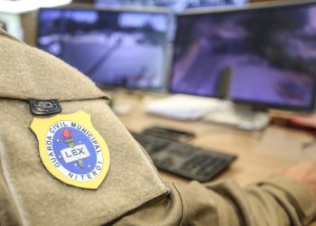 Polícia de Niterói prende cinco, apreende armamento pesado e usa tecnologia para combate ao tráfico