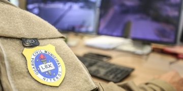 Polícia de Niterói prende cinco, apreende armamento pesado e usa tecnologia para combate ao tráfico