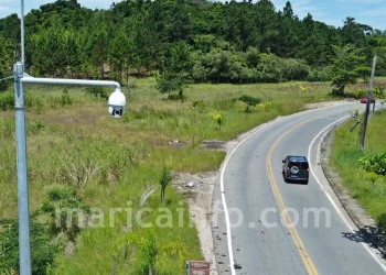 Motorista relata tentativa de assalto e troca de tiros na RJ-102, em Maricá