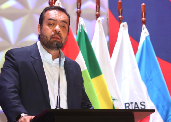 Cláudio Castro renuncia ao governo do Rio antes de julgamento na TSE devido a risco de cassação