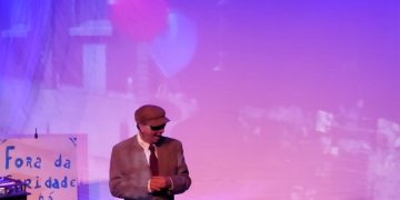 Espetáculo “Chico Xavier em Pessoa” celebra trajetória do médium em peça emocional e espiritual