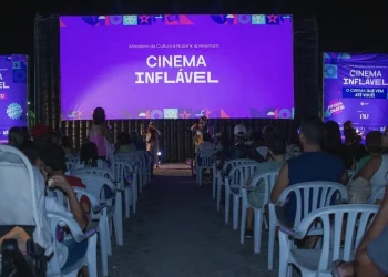 Orla de Maricá recebe projeto de cinema ao ar livre com sessões gratuitas e atividades culturais