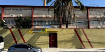 Professor afastado por assédio a estudantes em escola de Niterói, após denúncias e investigação