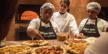 Iniciativa no Rio oferece curso gratuito de pizzaiola para aumentar presença feminina no setor