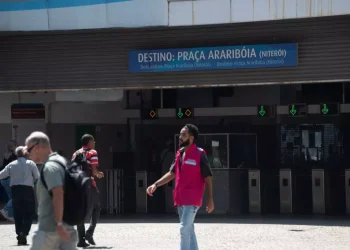Estação das Barcas na Praça XV deve receber nome de Silvio Santos, homenagem póstuma